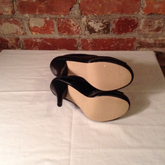 Madden Girl 'Kholor' Zipper Booties NWOT - Picture 3 of 4