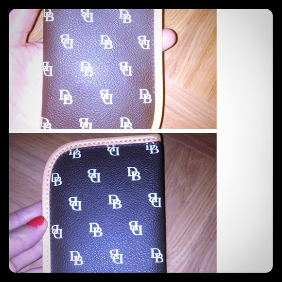 Dooney and bourke eyeglass case