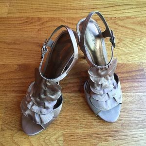 FINAL SALE! Kelly & Katie Ruffle Peep Toe shoes