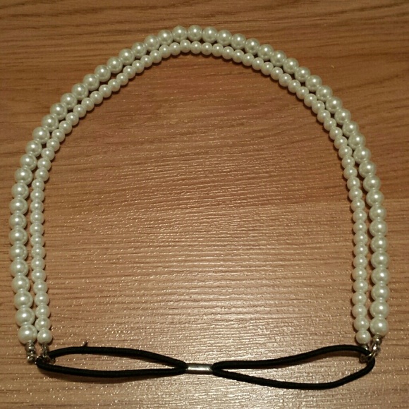**SOLD ON MERCARI** Pearl stretchy headband - Picture 1 of 4