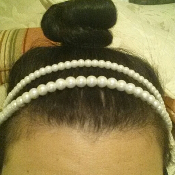 **SOLD ON MERCARI** Pearl stretchy headband - Picture 2 of 4