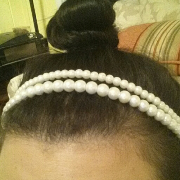 **SOLD ON MERCARI** Pearl stretchy headband - Picture 3 of 4