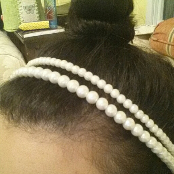 **SOLD ON MERCARI** Pearl stretchy headband - Picture 4 of 4