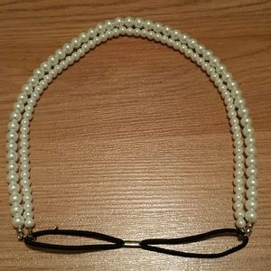 **SOLD ON MERCARI** Pearl stretchy headband