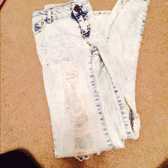 White wash torn denim Jean - Picture 2 of 4