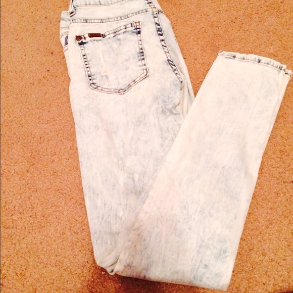 White wash torn denim Jean - Picture 3 of 4