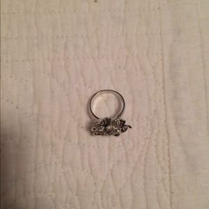 Jewelry - Size 7 floral ring. Sterling silver. Jewelry - Size 7 floral ring. Sterling silver.
