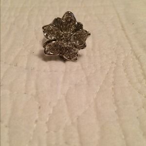 Jewelry - Size 7 floral ring. Sterling silver. Jewelry - Size 7 floral ring. Sterling silver.