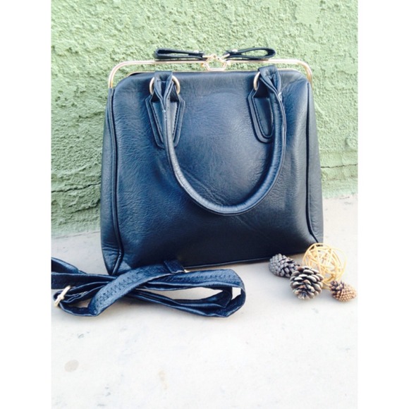 Handbags - Mystical Eye Handbag & Earrings