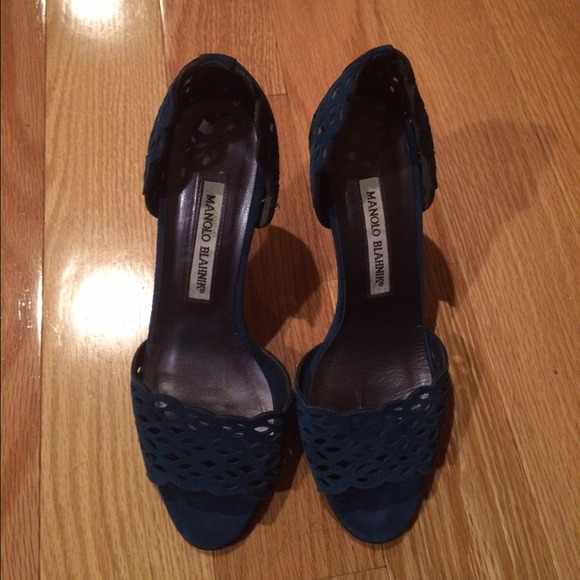 Manolo Blanik Cobalt blue pumps