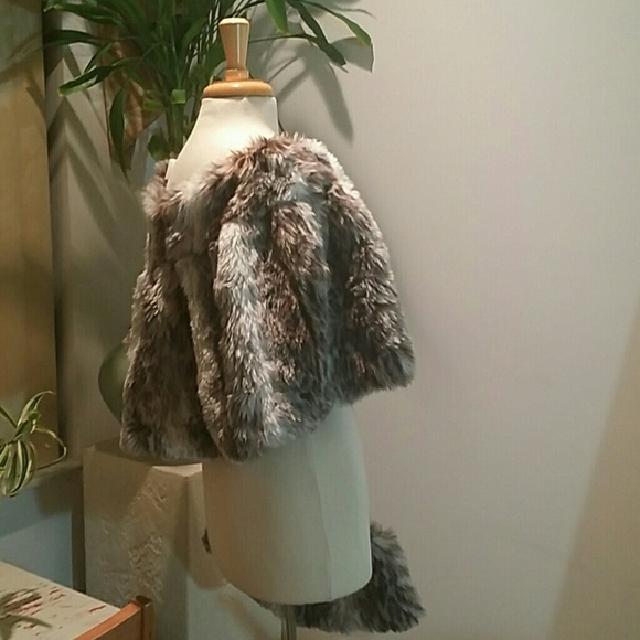 Faux Fur Shawl - Picture 3 of 4