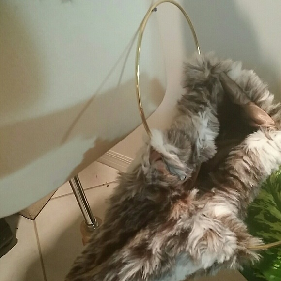 Faux Fur Shawl - Picture 4 of 4