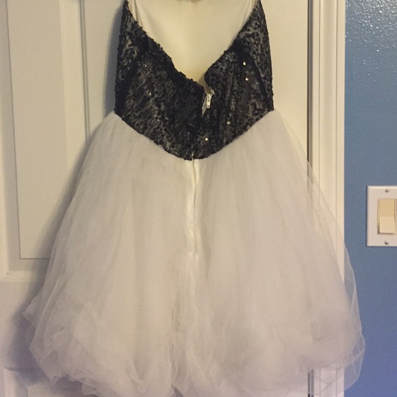 Homecoming dress - Picture 2 of 3