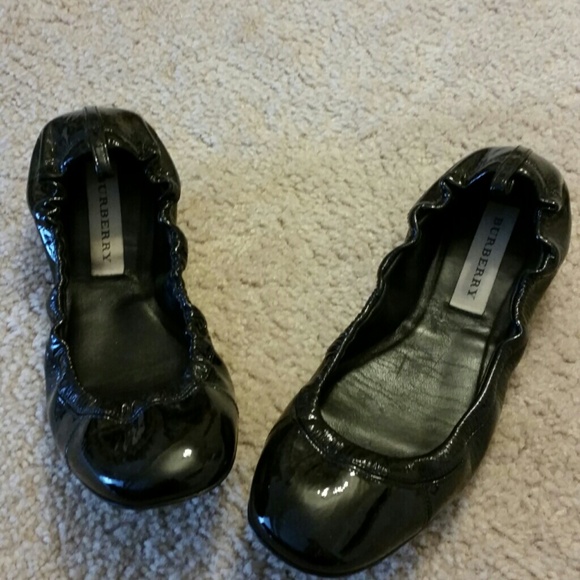 Burberry flat shoes