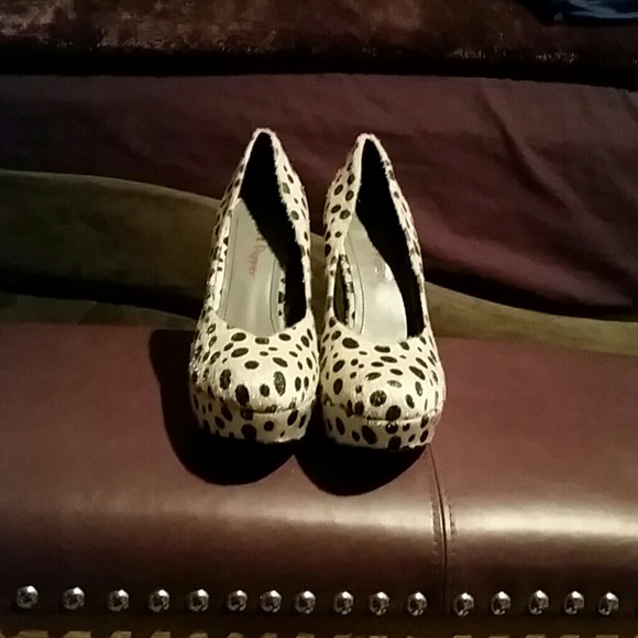 Shoes - Picture 3 of 3