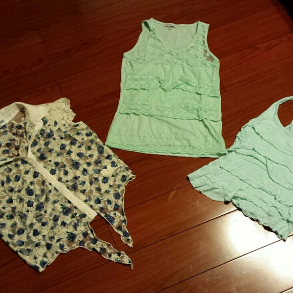 Bundle of cute tops