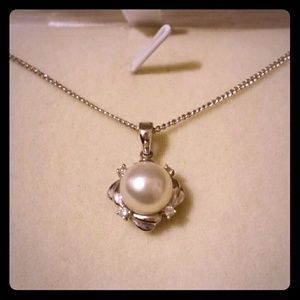 Pearl Diamond pendant necklace