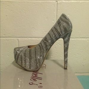 Sparkle Grey Pumps !!!