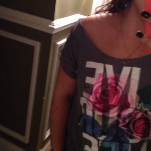 A&E Shirt🌸 - Picture 2 of 3