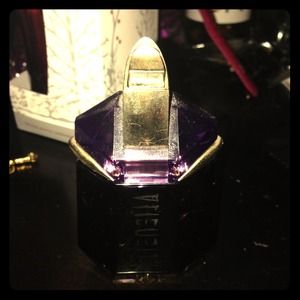 Alien Eau de Parfum Spray Refillable BUNDLED