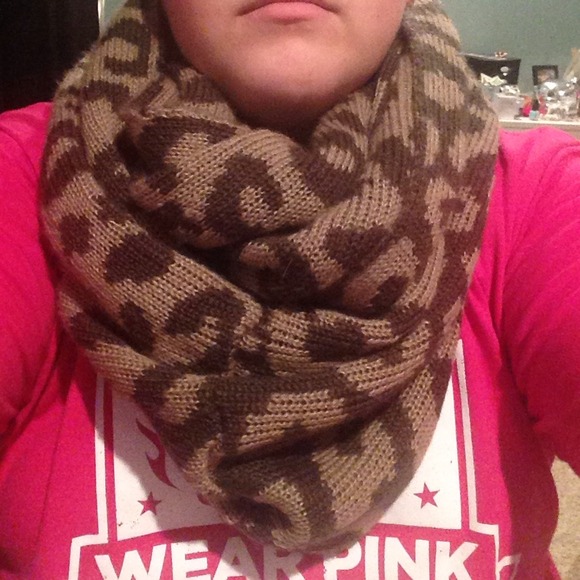 Leopard scarf