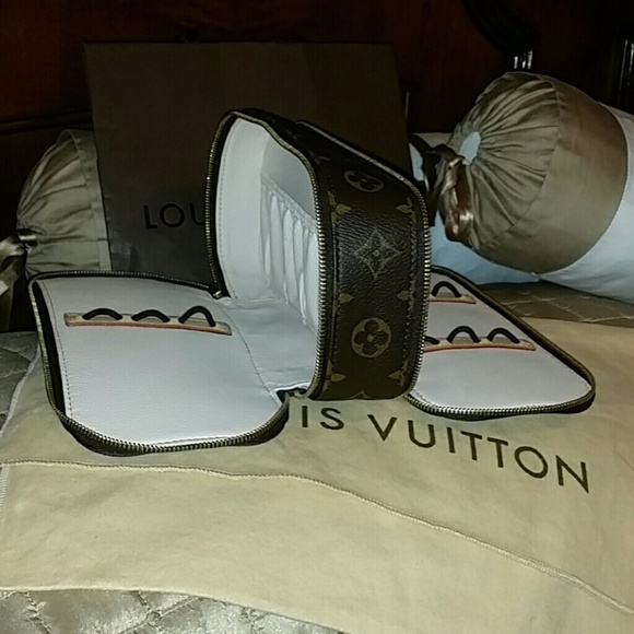 $389 plus shipping Auth LV Cosmetic/jewelry holder - Picture 1 of 4