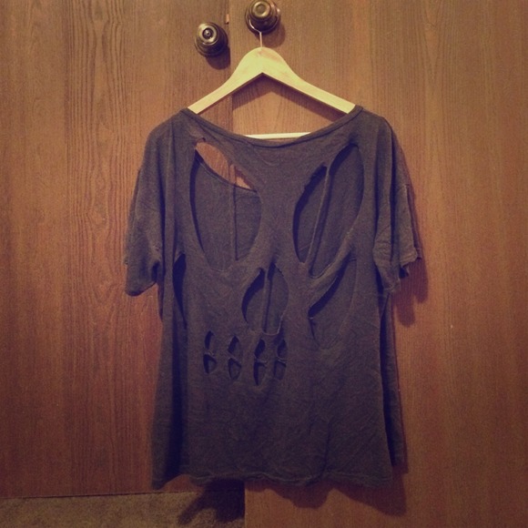 Brandy Melville Skull Destroyed Tee OS