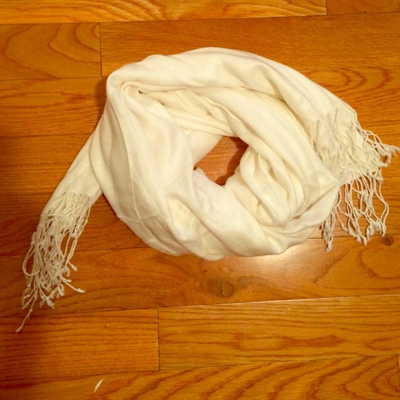 🔐BUNDLE🔐White scarf / leopard scarf/ leopard bra