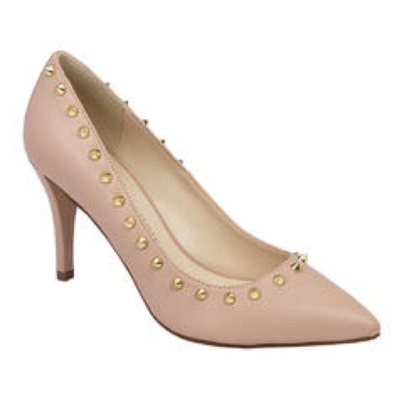 Nude point toes heals