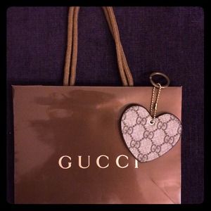 Gucci gold heart key ring