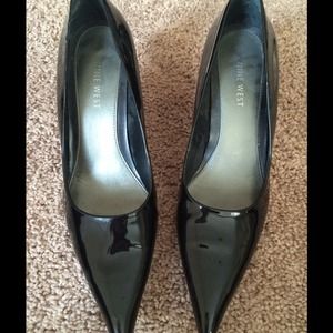 Nine West black patent leather pump