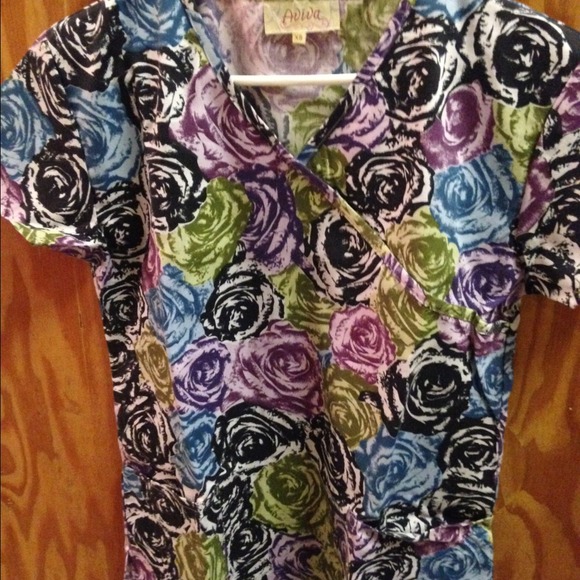 Scrub top - Picture 1 of 2