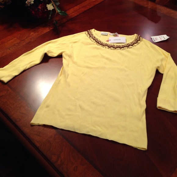 Cute 3/4 sleeve top w/ beaded neckline nice yellow