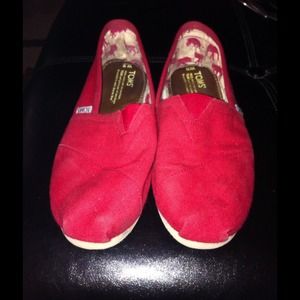 Red Canvas Toms Size 10