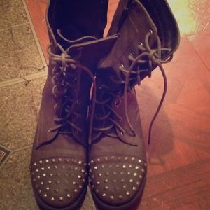 Combat boots