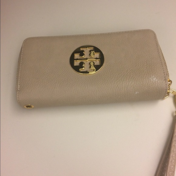 Tory burch wristlet wallet