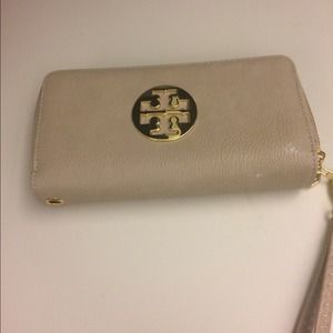 Tory burch wristlet wallet