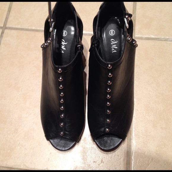 Black silver stud peep toe booties - Picture 2 of 4