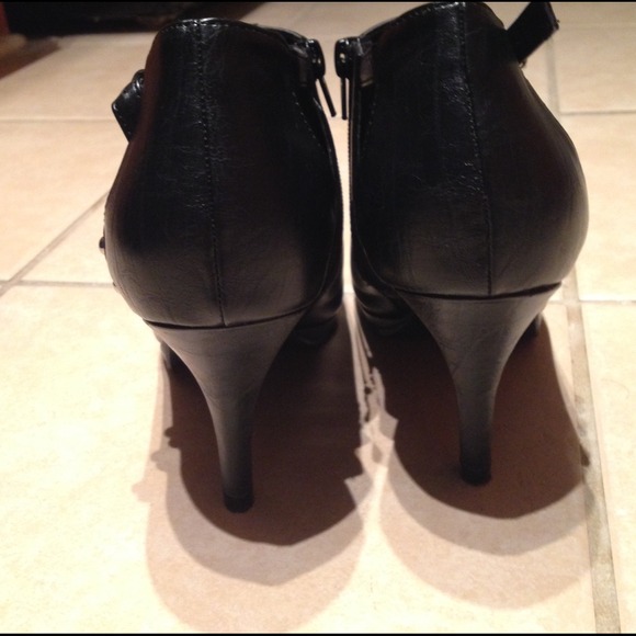 Black silver stud peep toe booties - Picture 3 of 4