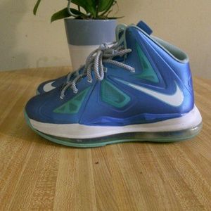 LEBRON 10
