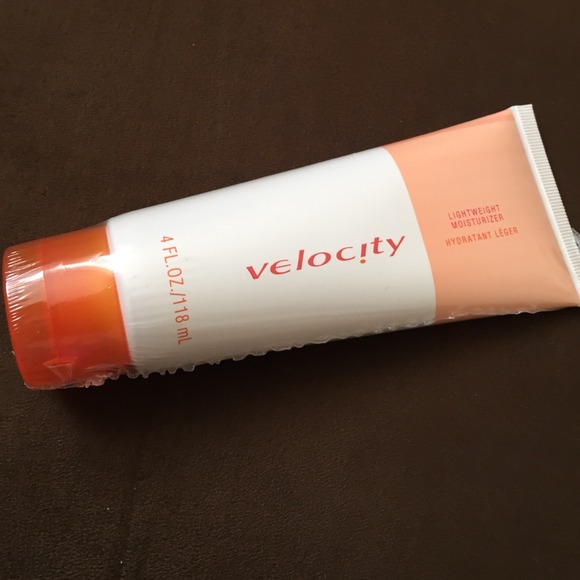 Mk velocity lightweight moisturizer