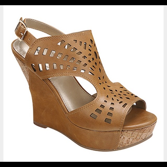 Tan Wedges