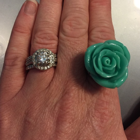 Turquoise ring shaped like a rose - Picture 1 of 4