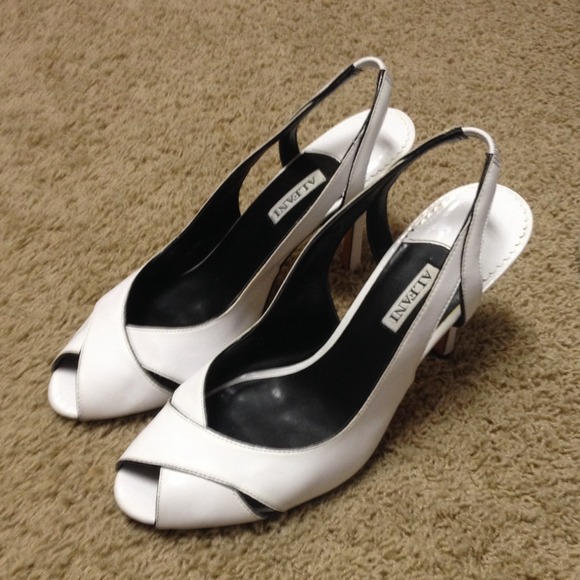 White sling back peep toe pumps