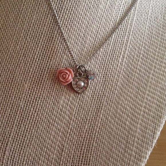 Dainty Flower Heart Rhinestone Necklace - Picture 2 of 2
