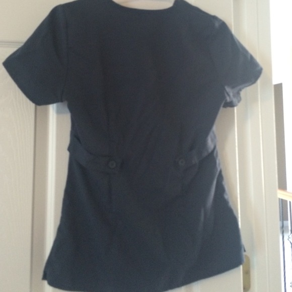 🚫🚫SOLD Xs dark grey greys anatomy scrub top - Picture 2 of 5