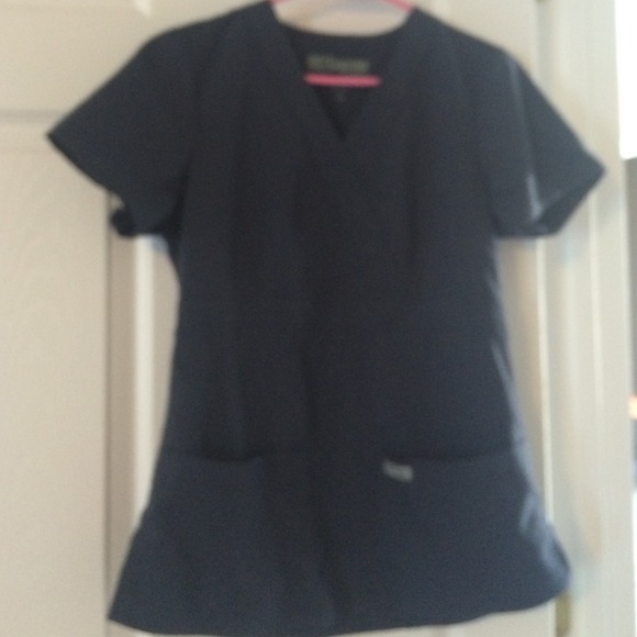 🚫🚫SOLD Xs dark grey greys anatomy scrub top - Picture 5 of 5