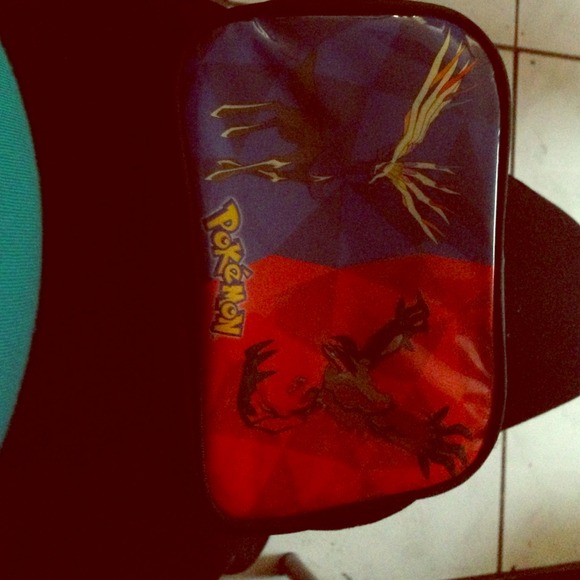 Pokemon dsi case w/ two pencils