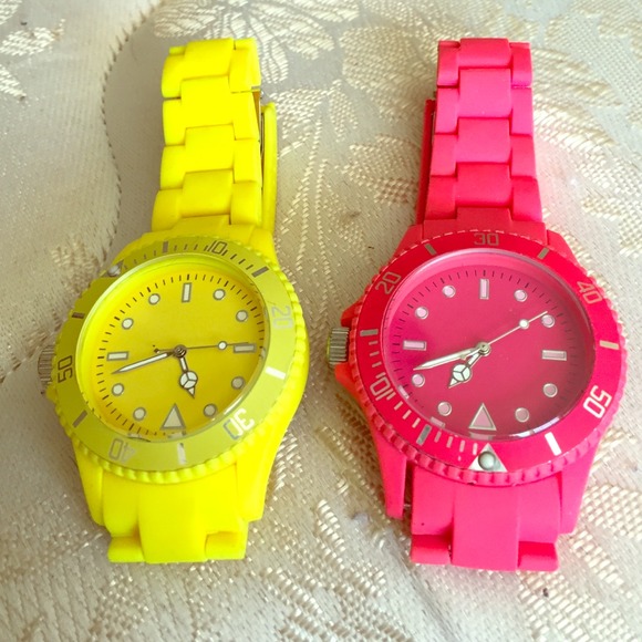 Plastic watch bundle - Picture 1 of 1