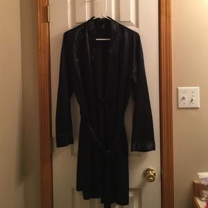 APT. 9 intimates polyester black silky robe